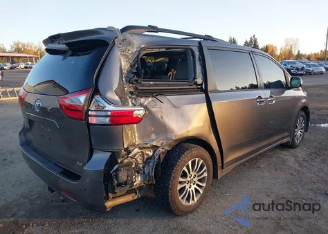 2018 Toyota Sienna Xle Premium 8 Passenger z USA, uszkodzony, nr VIN 5TDYZ3DC7JS955455